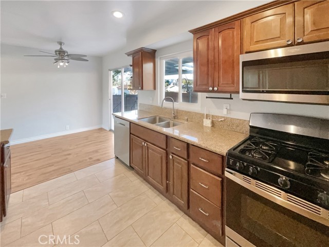 Detail Gallery Image 6 of 18 For 35368 Acacia Ave, Yucaipa,  CA 92399 - 2 Beds | 1 Baths