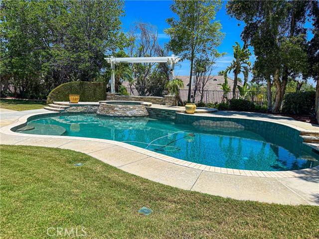 Image 6 of 36 For 1073 Peter Christian Circle