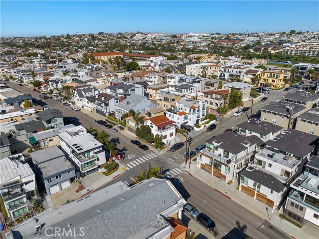 207 16th Street, Hermosa Beach CA: https://media.crmls.org/medias/df6cc38a-01fe-46e4-bf4f-5f7ddd6719b8.jpg