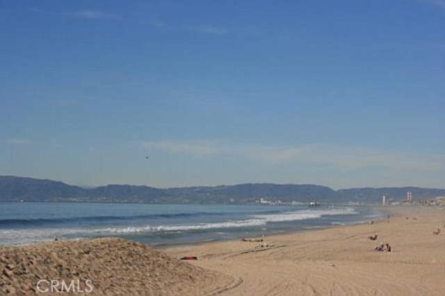 Detail Gallery Image 75 of 75 For 804 N Irena Ave #B,  Redondo Beach,  CA 90277 - 3 Beds | 2/1 Baths