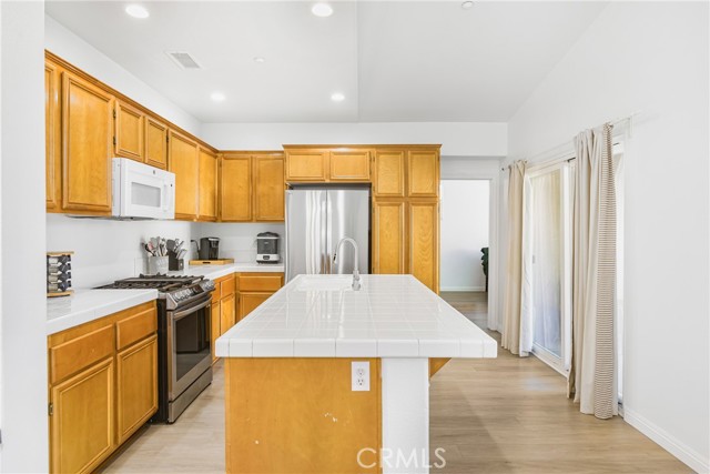 Detail Gallery Image 8 of 28 For 27946 John F Kennedy a,  Moreno Valley,  CA 92555 - 2 Beds | 2 Baths