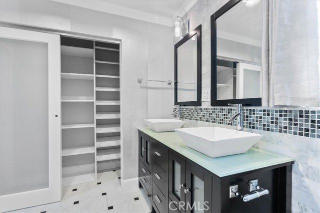 10586 Ring Ave, Rancho Cucamonga CA: https://media.crmls.org/medias/df6d7891-08ea-4fab-b69c-08b1a9a40676.jpg