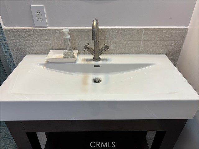1631 Leycross Drive, La Canada Flintridge CA: https://media.crmls.org/medias/df6ee564-8a7e-4246-a8ed-b38f95cd321e.jpg