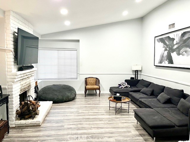 Detail Gallery Image 3 of 12 For 13930 Olive Grove, Sylmar,  CA 91342 - 2 Beds | 2 Baths