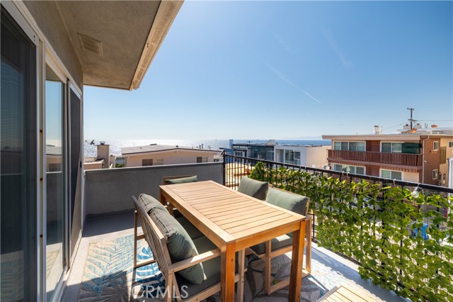 Detail Gallery Image 10 of 10 For 220 14th St, Manhattan Beach,  CA 90266 - 4 Beds | 4 Baths