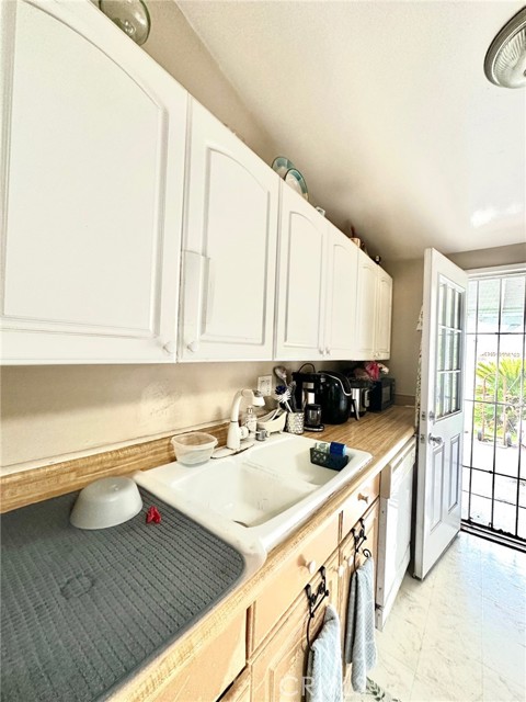 Detail Gallery Image 9 of 17 For 27220 Marchland, Canyon Country,  CA 91351 - 3 Beds | 1/1 Baths