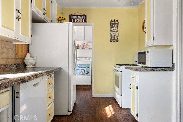 Detail Gallery Image 9 of 20 For 11031 Arbuckle Ave, –,  CA 91345 - 2 Beds | 1 Baths