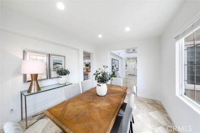 22 Via Paquete, San Clemente CA: https://media.crmls.org/medias/df742019-4275-42ed-a848-975b4fc249bc.jpg