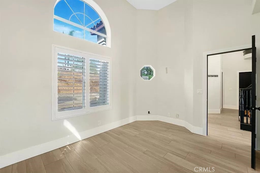 https://media.crmls.org/medias/df74dc0c-ebdd-4ba2-bca2-34dfa0b3cf2d.jpg?preset=X-Large