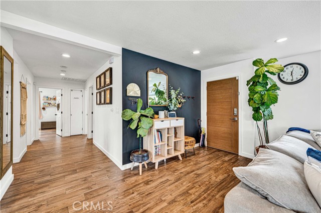 2218 S Linda Way, Santa Ana CA: https://media.crmls.org/medias/df750b64-8307-4209-b4aa-a03801fd6354.jpg