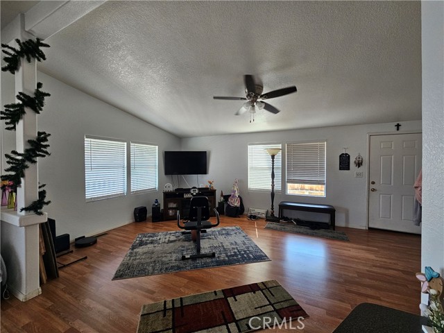 Detail Gallery Image 9 of 19 For 80 E Dawes St #131,  Perris,  CA 92571 - 3 Beds | 2 Baths