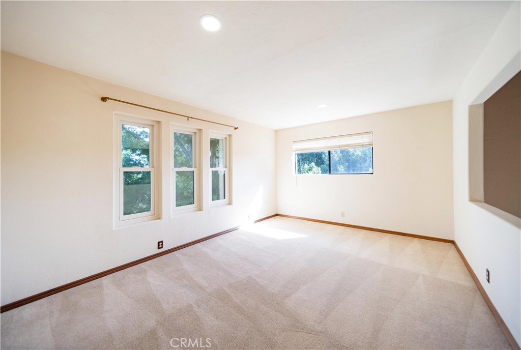 https://media.crmls.org/medias/df77c380-4916-4724-89b7-cceaddd4c313.jpg?preset=X-Large