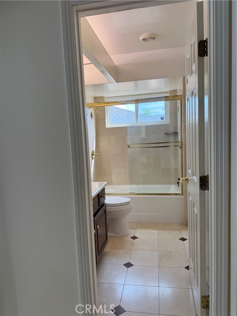 Detail Gallery Image 7 of 9 For 10116 Viking, Northridge,  CA 91324 - 3 Beds | 2 Baths