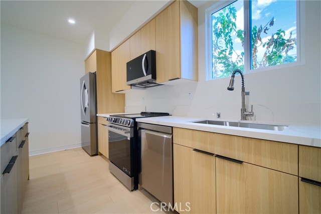 Detail Gallery Image 3 of 19 For 257 S Avenue 54 #1/4,  Los Angeles,  CA 90042 - 4 Beds | 4/1 Baths