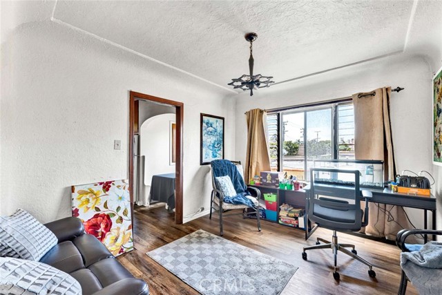 2184 Cedar Avenue, Long Beach CA: https://media.crmls.org/medias/df79a0b1-01c8-4b56-a5e1-b852745682b9.jpg