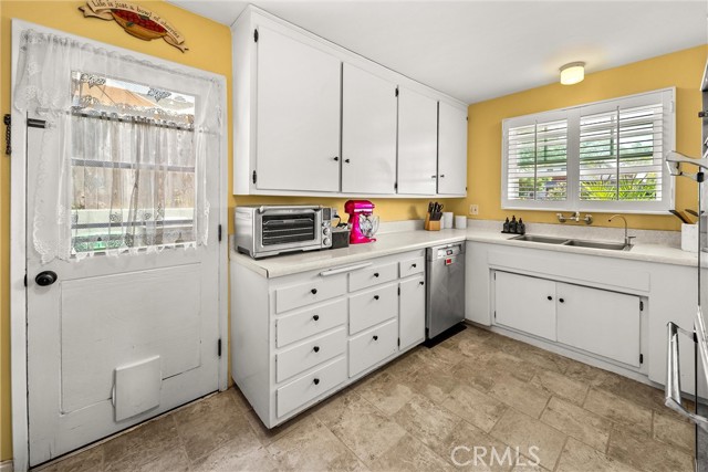 231 Salida Del Sol, Santa Barbara CA: https://media.crmls.org/medias/df7c02c8-790f-4d35-8fc6-0ca5244f229c.jpg
