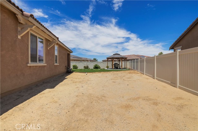5025 W Avenue J6, Lancaster CA: https://media.crmls.org/medias/df7c94f6-e104-44b4-bf2b-06e8049aea87.jpg