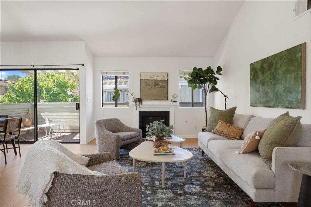 22133 Burbank Blvd #5 Avenue #5