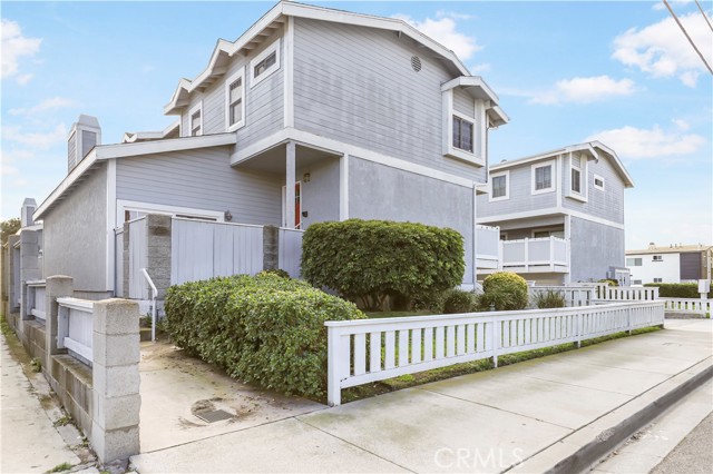 2218 Mathews Avenue, Redondo Beach, California 90278, 3 Bedrooms Bedrooms, ,Condominium,For Sale,Mathews,SB24235982