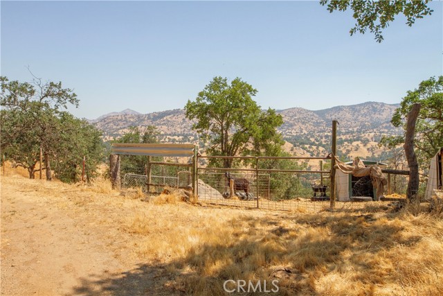 35032 George Smith Road, Squaw Valley CA: https://media.crmls.org/medias/df7d6dd0-dcf4-48eb-a5bc-ca1f9d927916.jpg