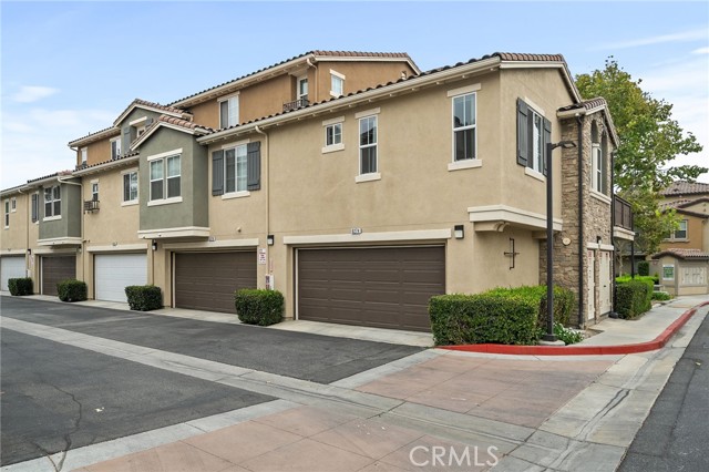 Detail Gallery Image 3 of 32 For 6274 Callisto Ln, Corona,  CA 91752 - 2 Beds | 2/1 Baths