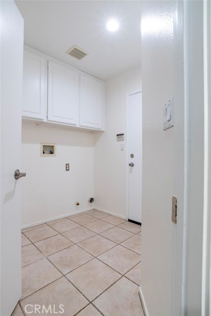 Detail Gallery Image 12 of 28 For 1574 River Wood Ct, Simi Valley,  CA 93063 - 3 Beds | 2/1 Baths