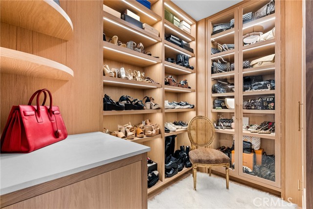 23477 Park Colombo, Calabasas CA: https://media.crmls.org/medias/df807431-bbc7-4e2b-a826-a4bb906bb724.jpg