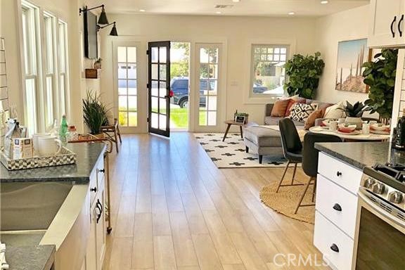 341 W Whiting Avenue, Fullerton CA: https://media.crmls.org/medias/df80aa38-dd48-476e-8c98-17ab5a53257e.jpg