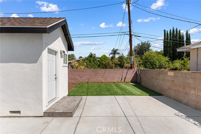 22723 Leonora Drive, Woodland Hills CA: https://media.crmls.org/medias/df81e713-e694-4a50-a44e-53df568882af.jpg