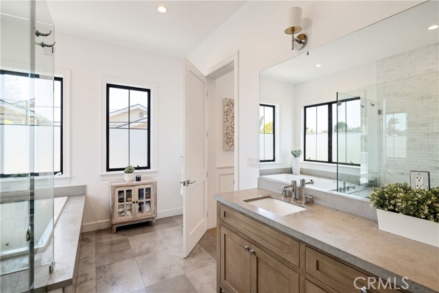 2001 Oak Avenue, Manhattan Beach, California 90266, 5 Bedrooms Bedrooms, ,5 BathroomsBathrooms,Residential,For Sale,Oak,SB25183354
