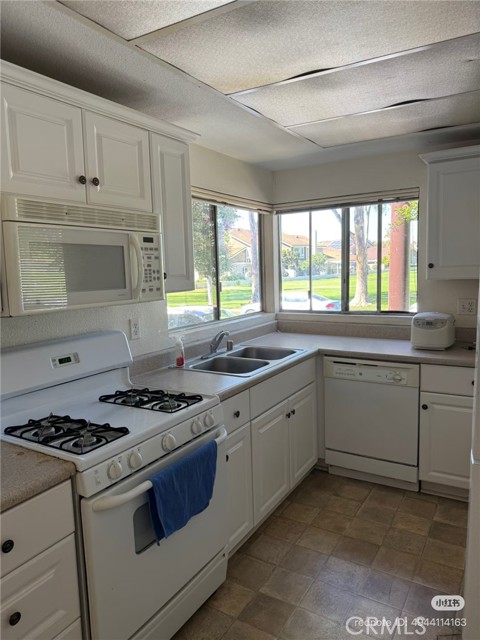 Detail Gallery Image 2 of 7 For 113 Rockwood #30,  Irvine,  CA 92614 - 3 Beds | 2 Baths