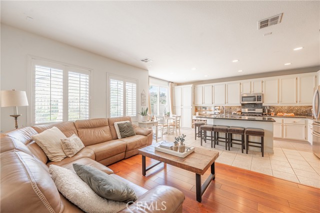 Detail Gallery Image 2 of 43 For 28692 Placerview, Saugus,  CA 91390 - 4 Beds | 3 Baths