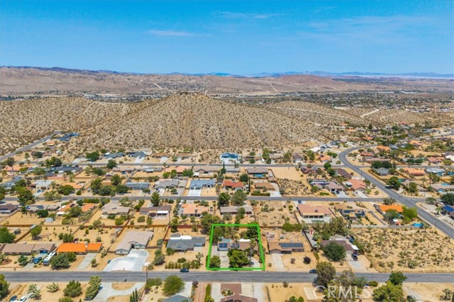 57856 El Dorado Drive, Yucca Valley CA: https://media.crmls.org/medias/df83f156-d226-4c98-9bd2-66564fc35c03.jpg