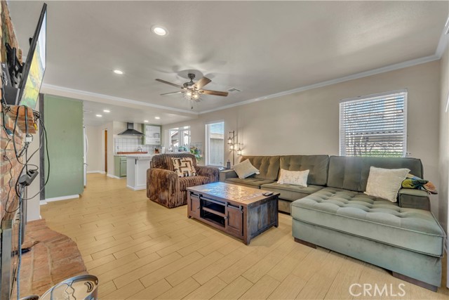 Detail Gallery Image 11 of 39 For 43100 Cherbourg, Lancaster,  CA 93536 - 3 Beds | 2 Baths