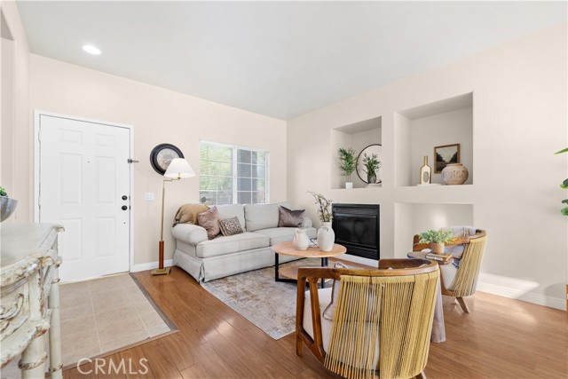 Detail Gallery Image 6 of 39 For 7050 Dinwiddie, Downey,  CA 90241 - 3 Beds | 3 Baths