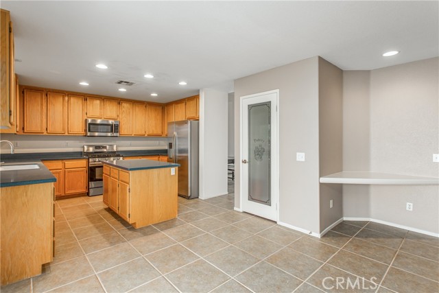 Detail Gallery Image 16 of 45 For 6487 Bethany Way, San Bernardino,  CA 92407 - 6 Beds | 3 Baths