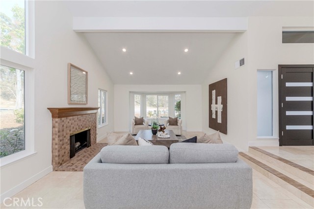 Detail Gallery Image 5 of 41 For 2690 Camino Del Sol, Fullerton,  CA 92833 - 4 Beds | 3/1 Baths