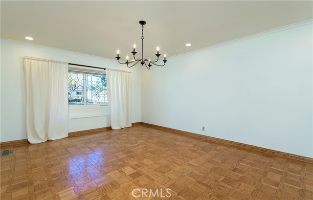 Detail Gallery Image 5 of 50 For 251 N Whitnall, Burbank,  CA 91505 - 4 Beds | 3 Baths
