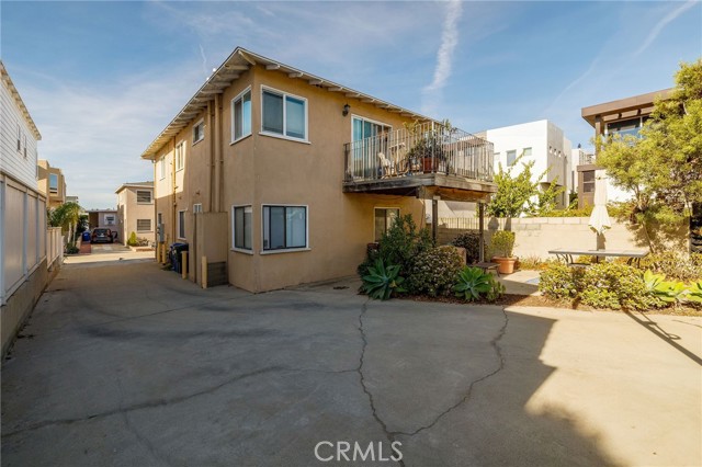 714 Loma Drive, Hermosa Beach, California 90254, ,Residential Income,For Sale,Loma,SB25018016