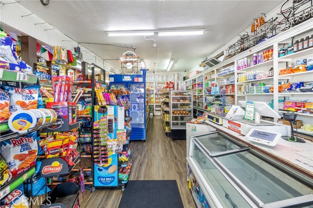 601 S Record Avenue, Los Angeles CA: https://media.crmls.org/medias/df895b2c-c5fb-4207-b375-da5bdc3a3d3e.jpg