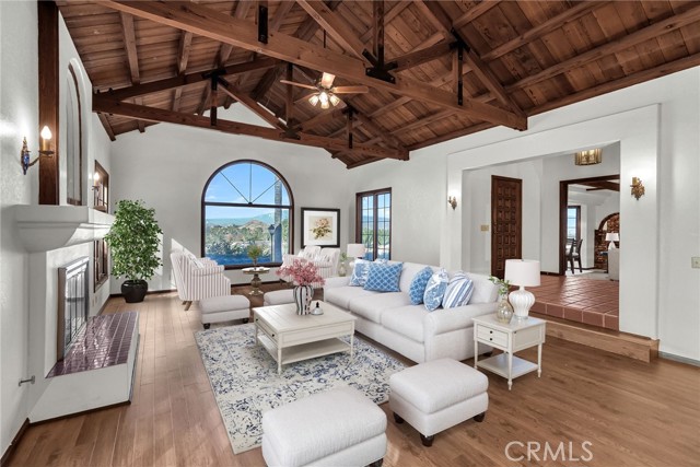 2572 Sunset Drive, Riverside CA: https://media.crmls.org/medias/df89f4b8-4f94-4e96-b4e2-d8141496e5ad.jpg