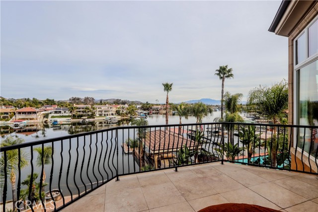 23180 Gray Fox Drive, Canyon Lake CA: https://media.crmls.org/medias/df89fbe4-0698-4334-bc2e-58bbe6f6e1bc.jpg