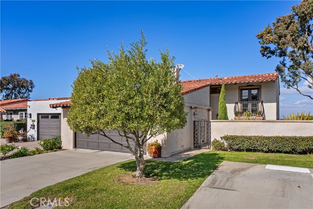 Detail Gallery Image 5 of 47 For 2621 Vista Ornada, Newport Beach,  CA 92660 - 3 Beds | 2/1 Baths