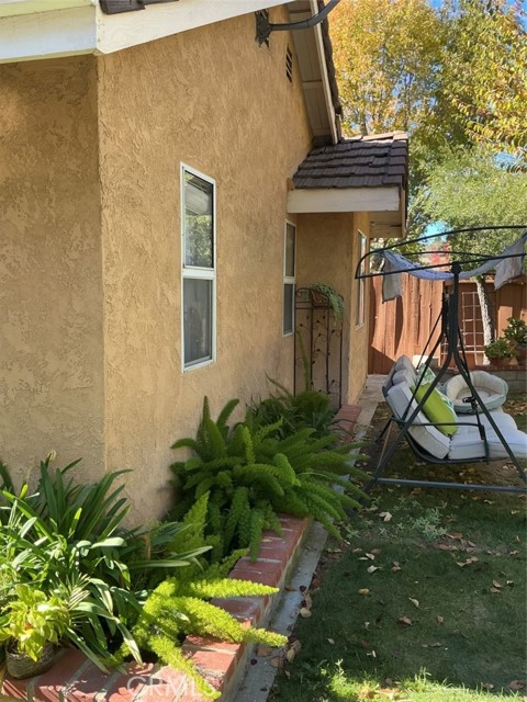 Detail Gallery Image 6 of 50 For 19849 Collins, Canyon Country,  CA 91351 - 3 Beds | 2 Baths