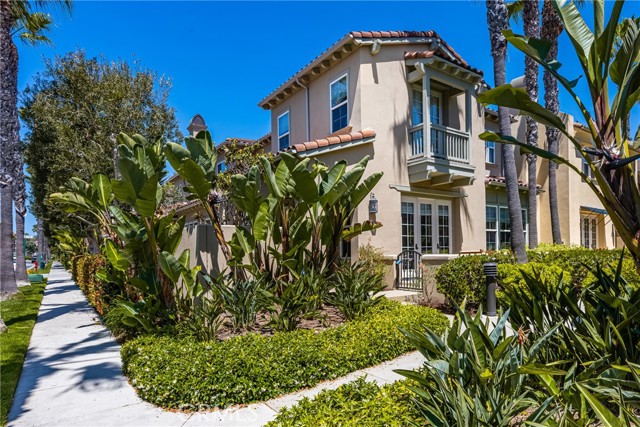 21270 Elda Cir, Huntington Beach CA: https://media.crmls.org/medias/df8ae51d-72ba-4451-914e-08672fbef25b.jpg