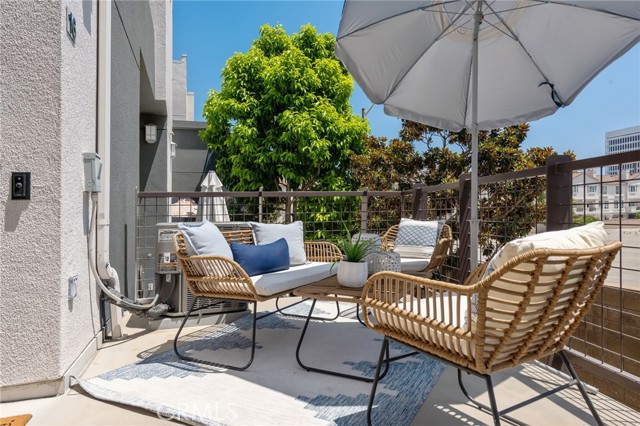 2 Bed Home for Sale in Hawthorne, California