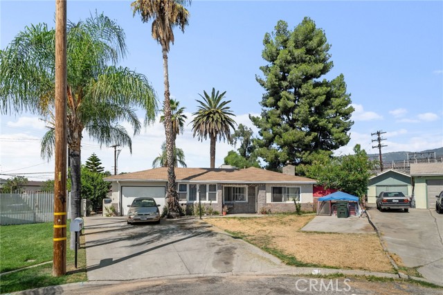 Detail Gallery Image 3 of 25 For 5784 Elmwood Rd, San Bernardino,  CA 92404 - 5 Beds | 3 Baths