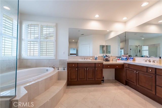 Detail Gallery Image 10 of 21 For 20700 Campania Ln, Porter Ranch,  CA 91326 - 4 Beds | 4 Baths