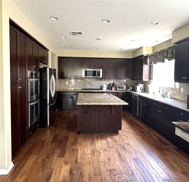 3812 Ash Street, Lake Elsinore CA: https://media.crmls.org/medias/df8b8c8c-0d63-4df0-af75-684cc20a2244.jpg