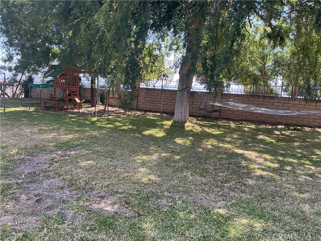 https://media.crmls.org/medias/df8c4409-3db2-4a6b-abd7-e277791b3b2c.jpg?preset=X-Large